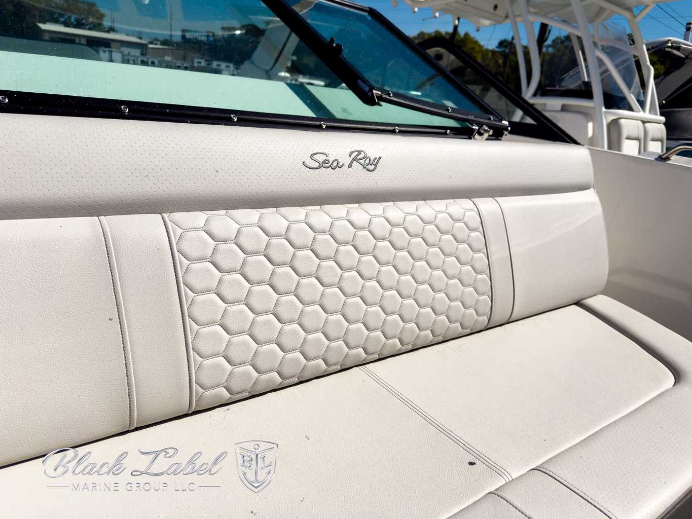 2023 Sea Ray SDX 250 - Image 1
