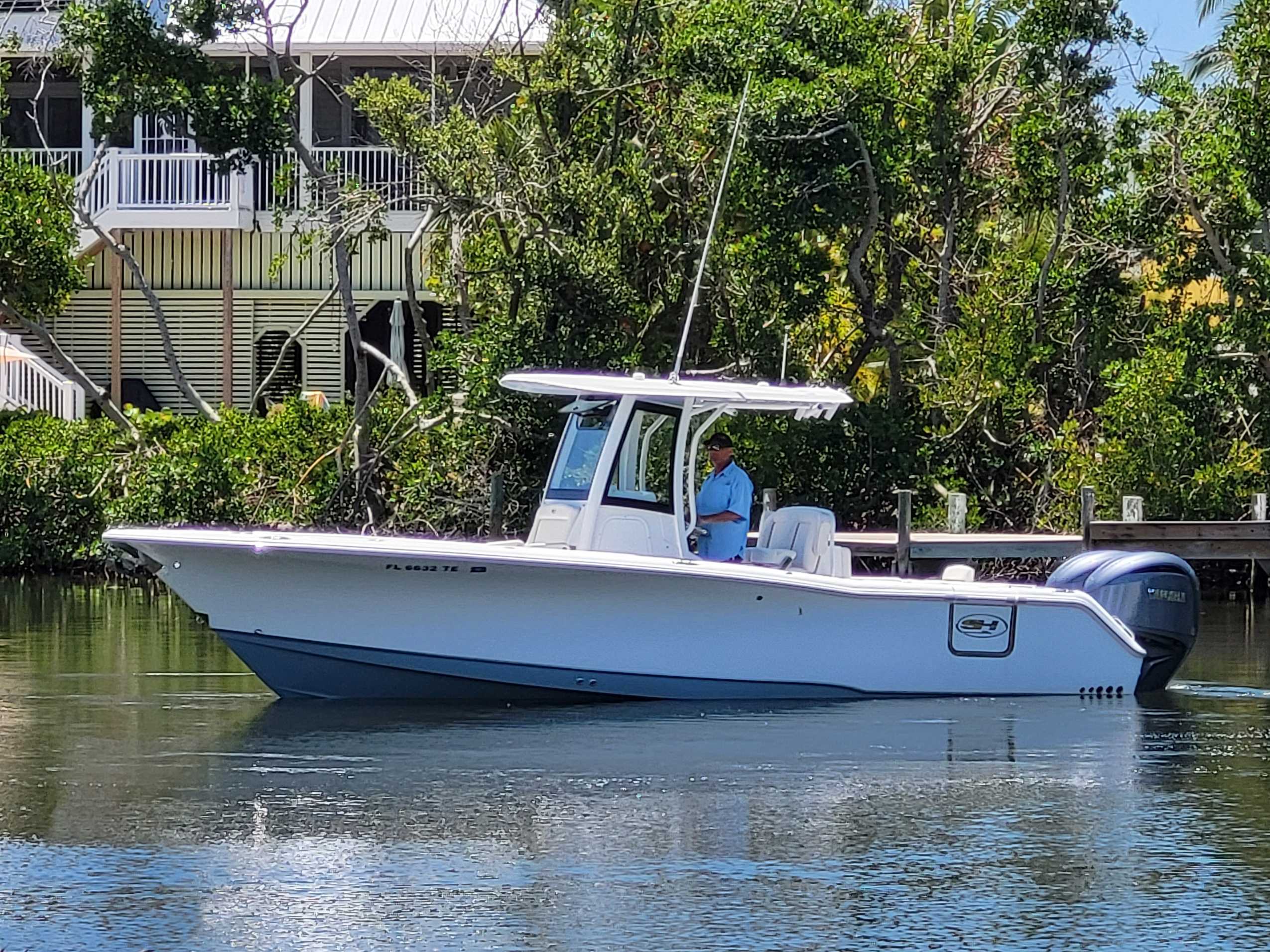 2022 Sea Hunt GAMEFISH 27 CB - Image 1