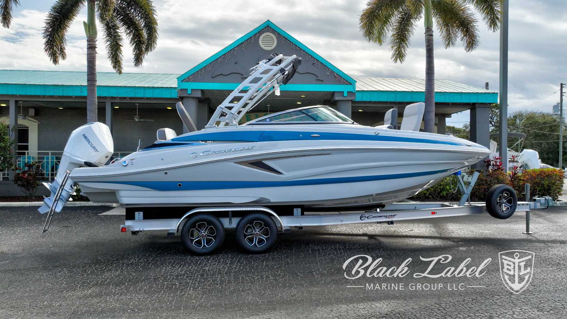 2024 Crownline E260 XS - Image 1