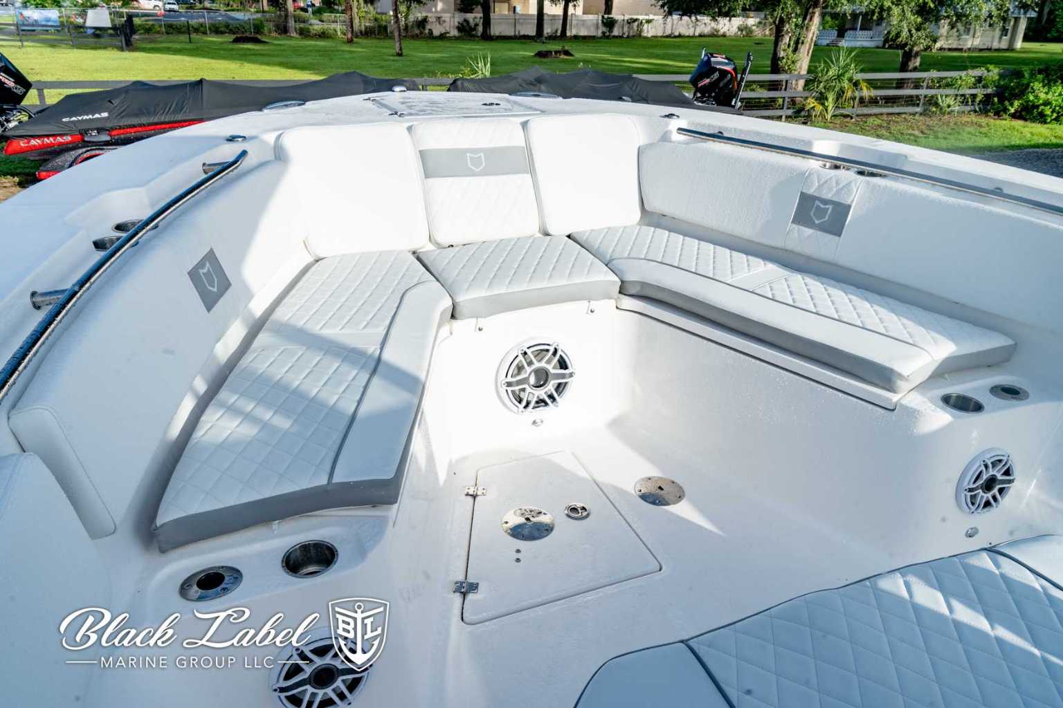 2025 Sea Fox 328 Commander Center Console - Image 1