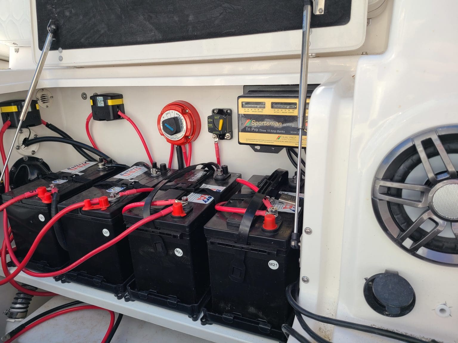 Extra house switch & batterySeaFox 268 Commander,