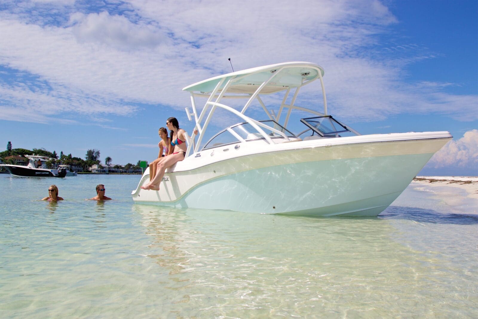 seafox_boats_2018-226-Traveler-21_family-on-sandbar