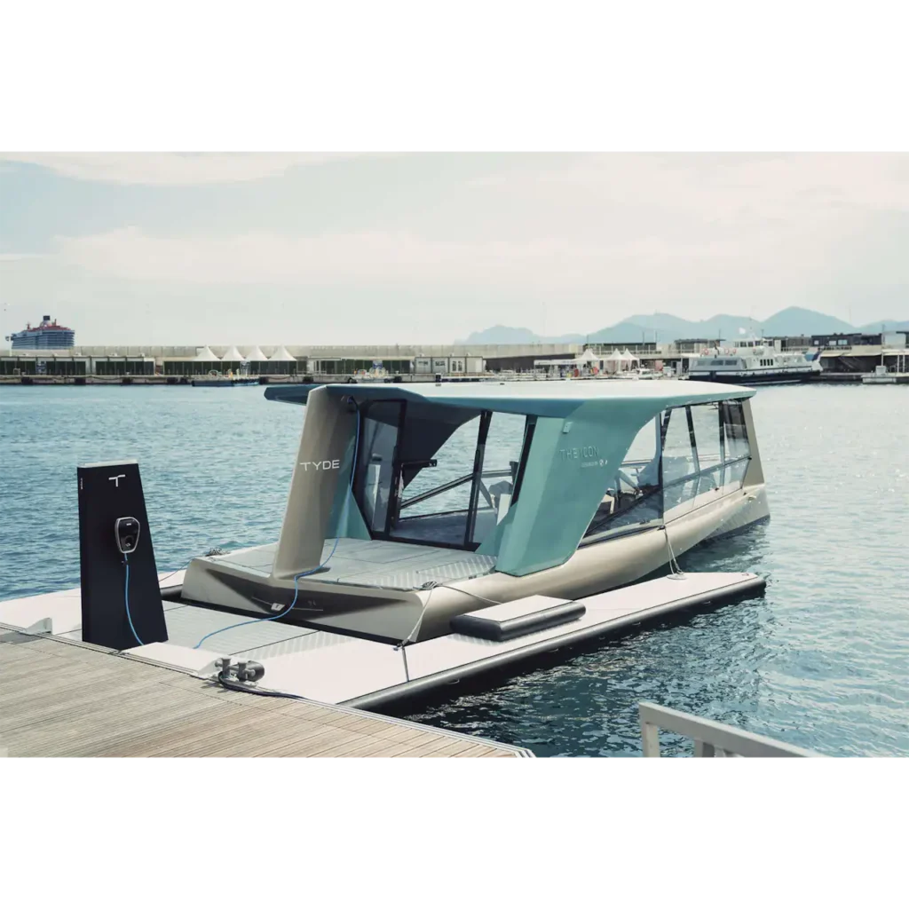 BMW-TYDE-the-icon-yacht-electric-dock