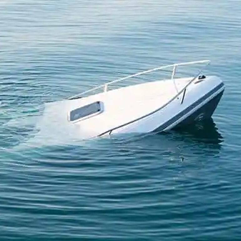 boat capsizing 