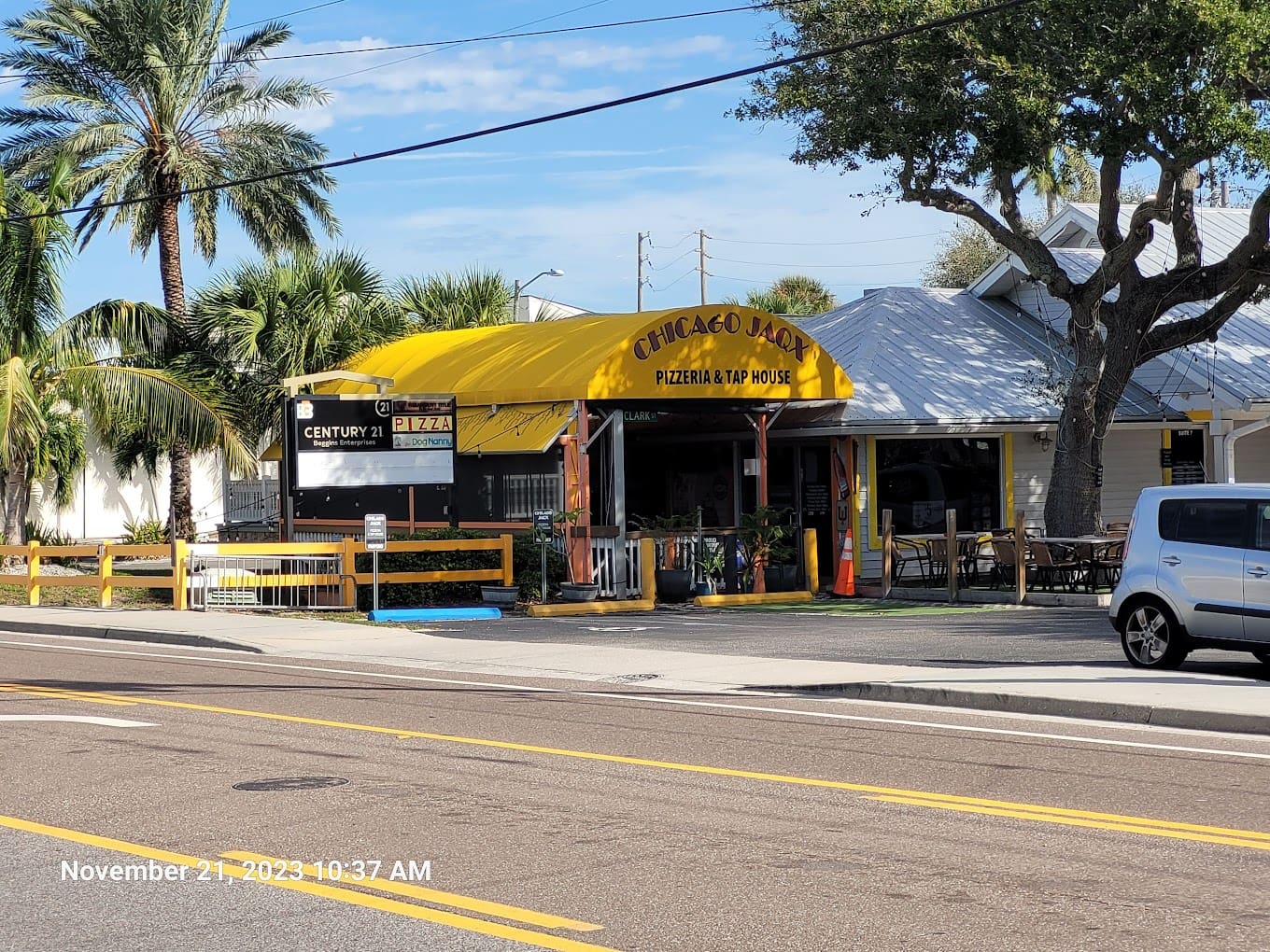 jaqx-bar-grill-irb-florida-street-entrance