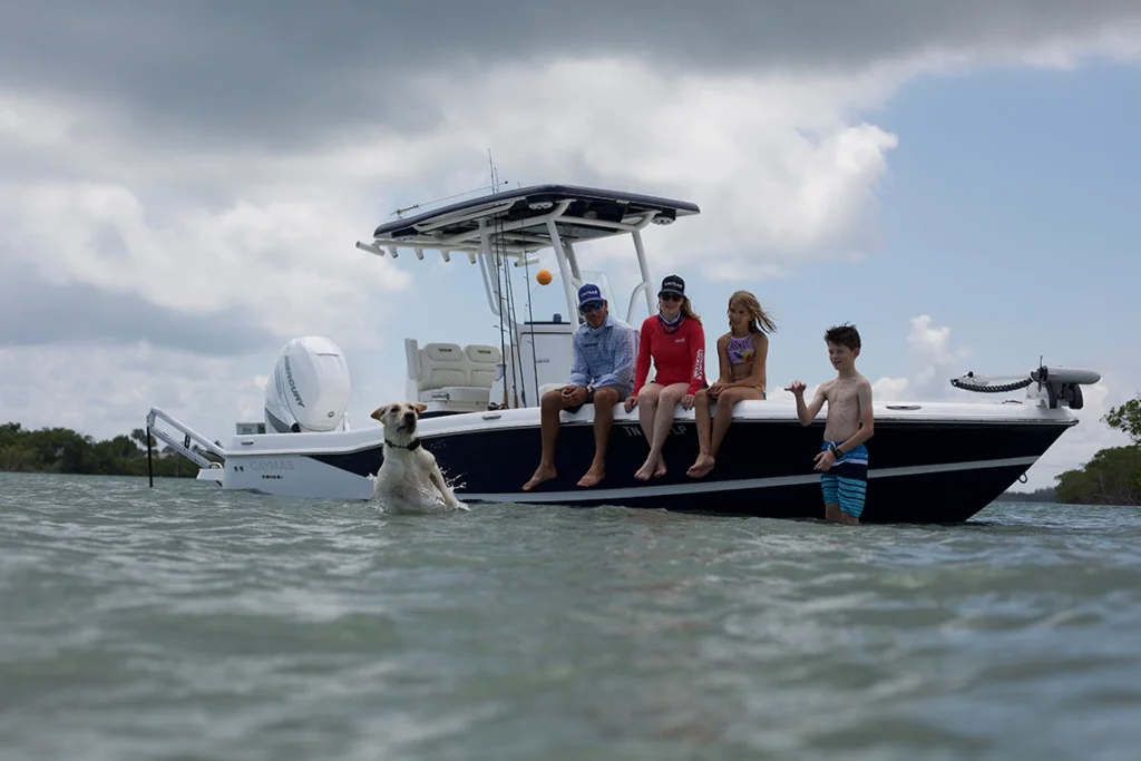 florida family out on the water in their caymas 28 hb