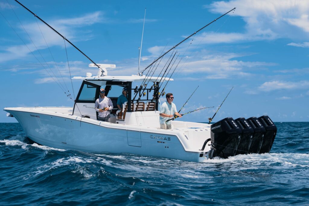 Caymas 401 CC center console fishing boat offshore